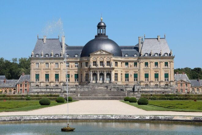 From Paris:Château De Fontainebleau&Vaux-Le-Vicomte Private - Similarities Between Vaux-Le-Vicomte and Versailles