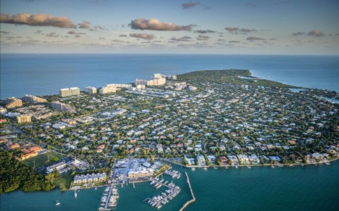 From Pembroke Pines: Helicopter Tour Over Miami - Capturing Stunning Pictures