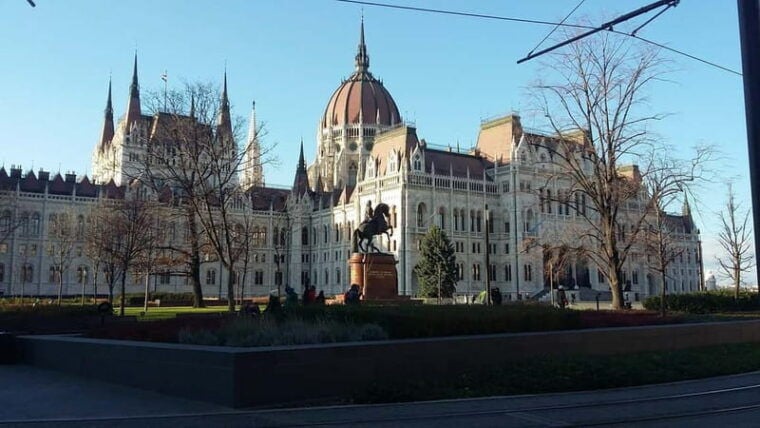 From Pest to Buda Your Essential Tour w/ local guide - FAQs