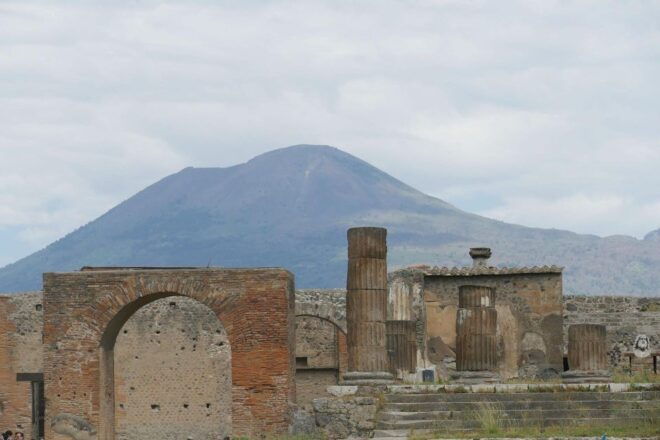 From Pompeii: Walking Tour With Guide in the Excavations - Detailed Excavation Tour Description