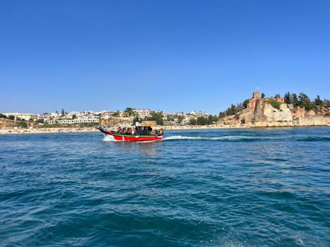 From Portimão: Early Birds Benagil Tour By Traditional Boat - Experience Overview