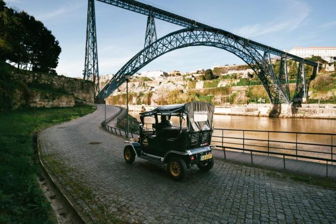 From Porto: Private Tour to Fátima, Tomar, Batalha & Nazaré - Visit the Sanctuary of Fátima