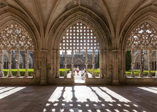 From Porto: Private Tour to Fátima, Tomar, Batalha & Nazaré - Discover Batalha Monastery