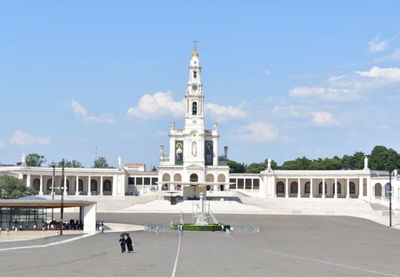 From Porto: Private Transfer to Lisbon w/ up to 4 City Stops - Good To Know  