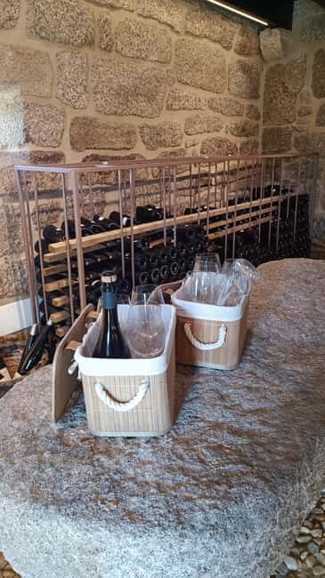 From Porto: Private Vinho Verde wine tour with tasting, lunch, and palace visit. - The Lunch Experience: Tasting Regional Flavors