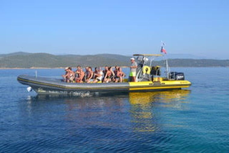 From Porto-Vecchio SUNSET Cruise & Apéritif - Onboard Amenities and Facilities