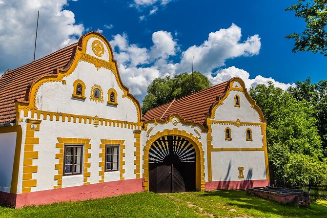 From Prague: Český Krumlov and Holašovice Guided Tour - Additional Tips