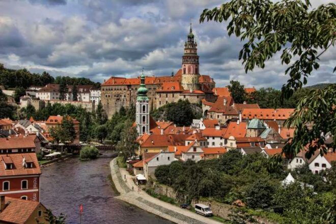 From Prague: Český Krumlov Full-Day Tour With Pickup - Experience and Activities