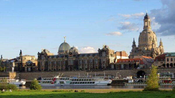 From Prague: Day Trip to Dresden - Language and Communication