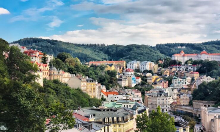 From Prague: Karlovy Vary Guided Day Trip With Lunch - Experience Highlights