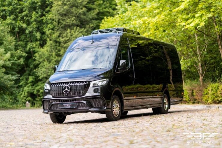 From Regensburg: Private Transfer to Prague - Booking Details