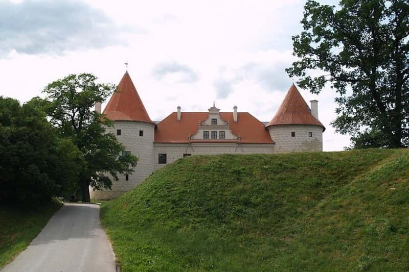 From Riga: Trip to Hill of Crosses, Rundale Palace & Bauska - Exploring the Itinerary in Detail