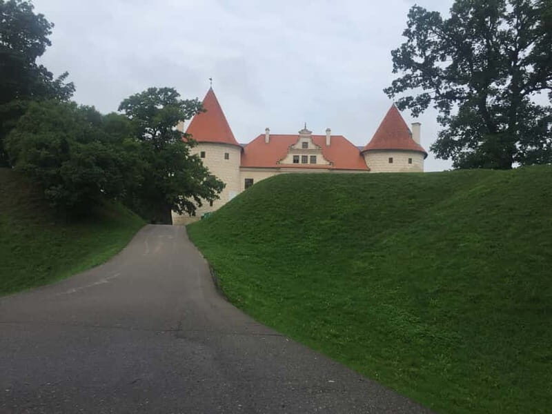 From Riga: Vilnius One-Way Tour with Sightseeing Stops - The Experience: From Riga to Vilnius, with Scenic Stops and Cultural Gems