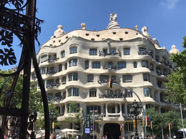 From Salou: Barcelona City Center Tour - Multilingual Support and Accessibility