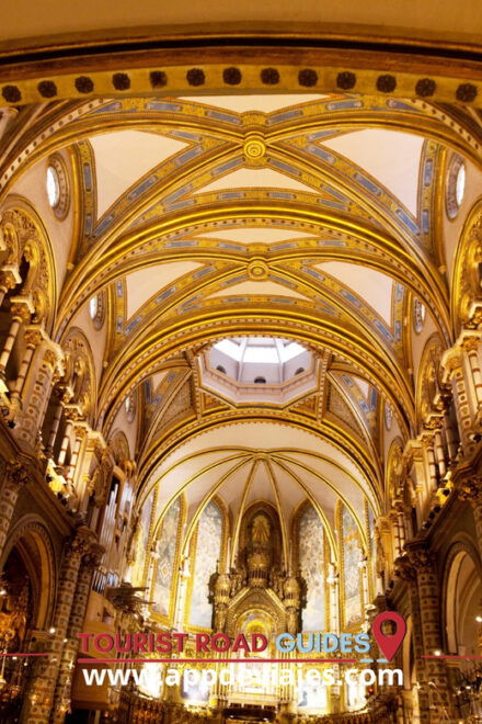 From Salou: Montserrat Monastery & 4 Hours in Barcelona - Montserrat Monastery Experience
