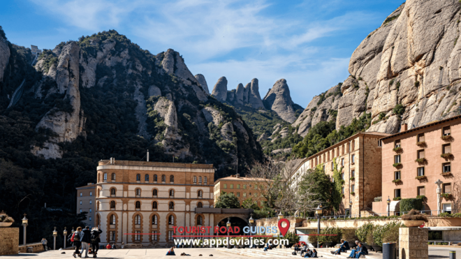 From Salou: Montserrat Monastery & 4 Hours in Barcelona - Architectural Highlights in Barcelona