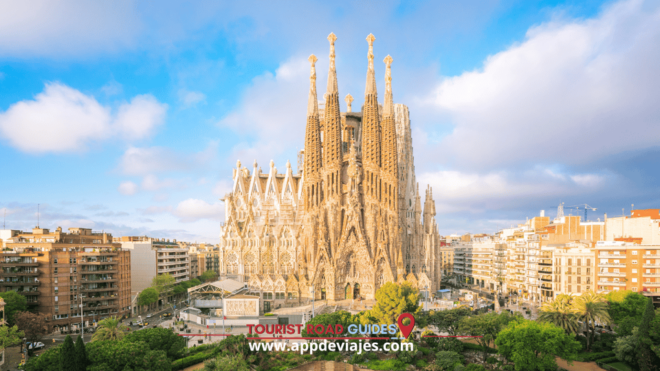 From Salou: Montserrat Monastery & 4 Hours in Barcelona - Gothic Quarter Walking Tour