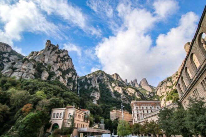 From Salou: Montserrat Monastery and Colonia Güell - Reservation