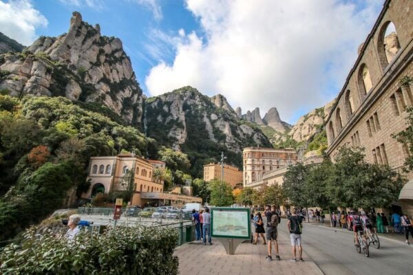 From Salou: Montserrat Monastery and Colonia Güell - Traveler Testimonials