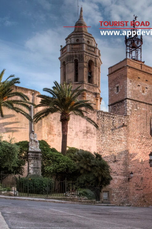 From Salou: Poblet Monastery & Sitges Tour With Wine Tasting - Good To Know
