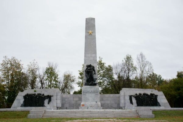 From Salzburg: Dachau Concentration Camp Private Tour by Car - Age Restrictions and Lunch Arrangements