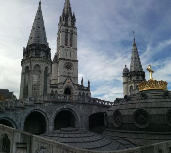 From San Sebastián: Sanctuary of Lourdes Private Day Trip - Activity Duration