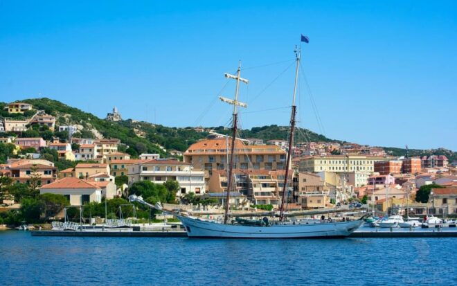 From Santa Teresa Gallura: Private Speedboat With Skipper - Reservation Process