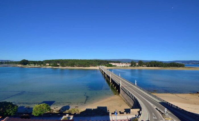 From Santiago: Tour to Rias Baixas With Boat Trip and Winery - O Grove: Boat Cruise