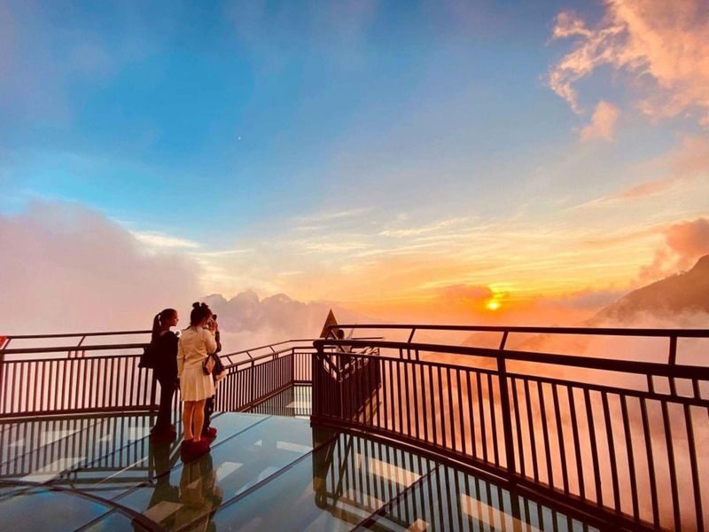 From Sapa: Rong May Glass Bridge & Silver Waterfall Half-Day Tour - Silver Waterfall is a short, simple stop