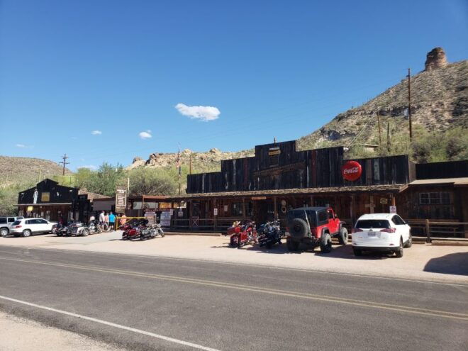 From Scottsdale/Phoenix: Apache Trail Day Tour - Stops Along the Apache Trail: Tortilla Flat and Lost Dutchman Museum