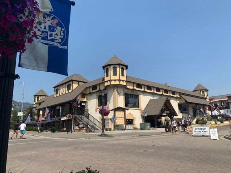 From Seattle: Leavenworth Bavarian Alpine Village Day Trip - Overview of Leavenworth Day Trip
