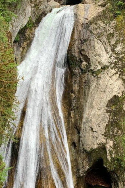 From Seattle: Pacific Northwest Waterfalls & Hiking Tour - Exploring Twin Falls