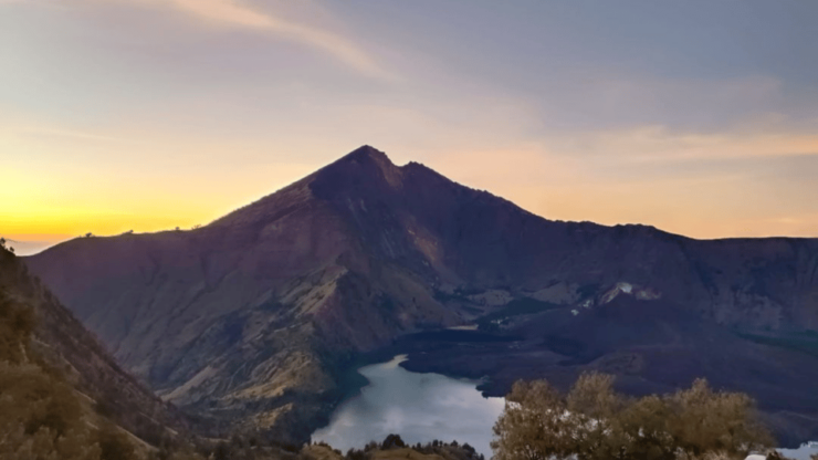 From Senaru: Mount Rinjani Trekking Tour 2 Days - Key Points