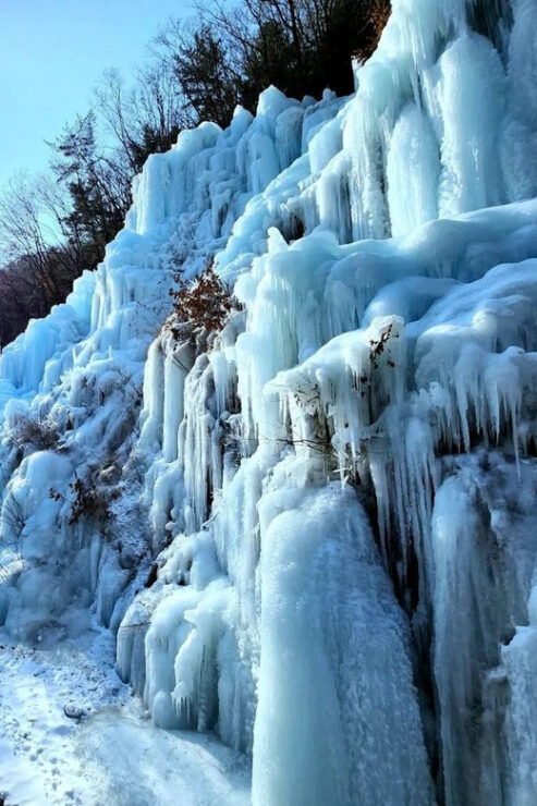 From Seoul : Eobi Valley, Nami Island, Alpaca, Korean Garden - Eobi Ice Valley Experience