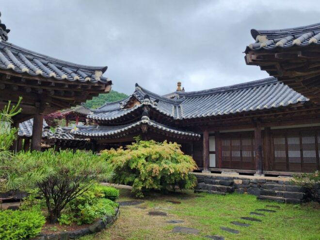 From Seoul: Suwon Hwaseong Fortress and Folk Village Tour - Exploring Hwaseong Haenggung Palace