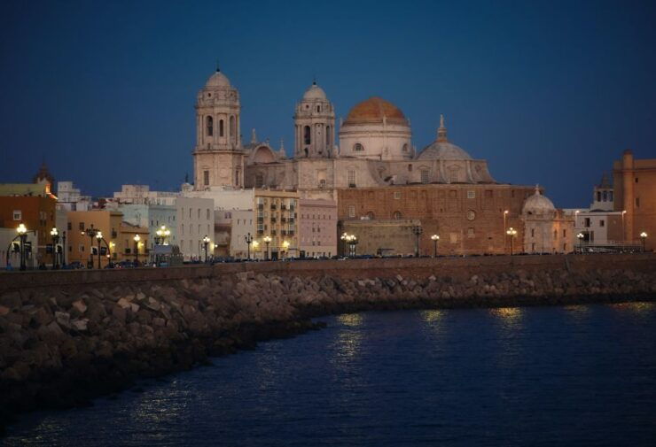 From Seville: Private Day Trip to Cádiz With Guide - Cádiz Exploration