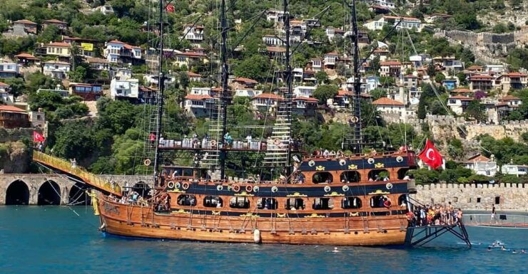 From Side: Pirate Boat Tour to Alanya With Lunch - Experience Highlights