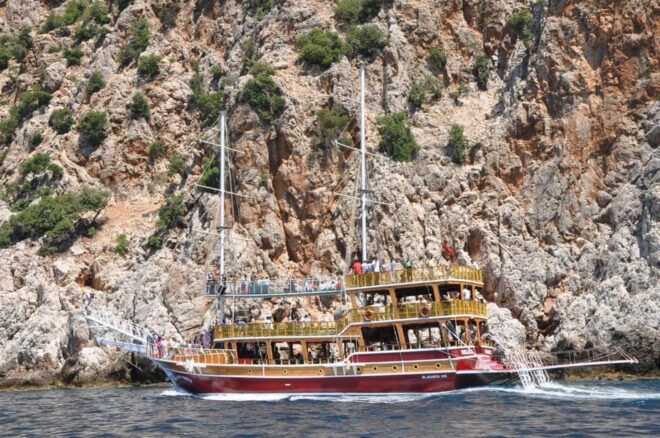 From Side to Alanya: Relax Boat Tour With Lunch and Swimming - Scenic Views Along the Coast