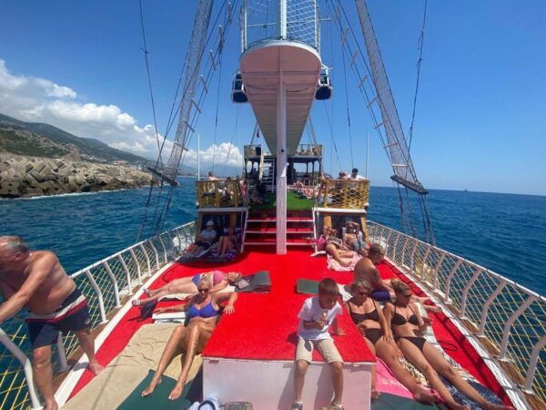From Side to Alanya: Relax Boat Tour With Lunch and Swimming - Gourmet Lunch Experience