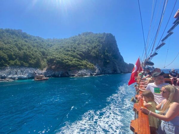 From Side to Alanya: Relax Boat Tour With Lunch and Swimming - Customer Feedback