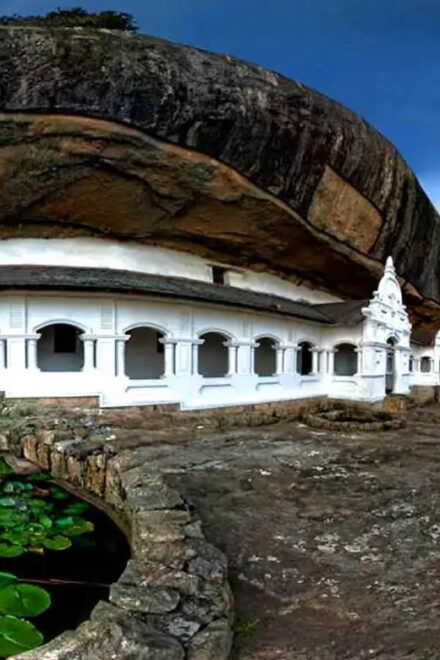 From Sigiriya: Kandy Transfer With Dambulla and Spice Garden - Itinerary Breakdown