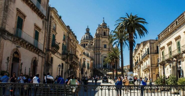 From Siracusa to Taormina: Ragusa, Noto & Chocolate Tasting - Itinerary