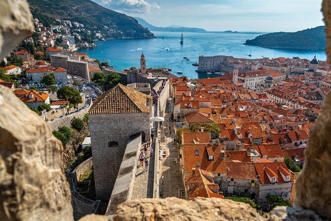 From Split: Dubrovnik Private Tour - Local Food with Wine Tasting - Detailed Breakdown of the Itinerary