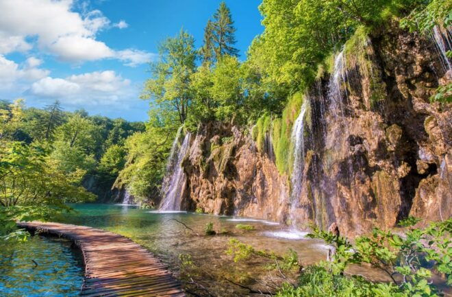 From Split/Trogir: Private Tour to Plitvice Lakes - Itinerary and Activities