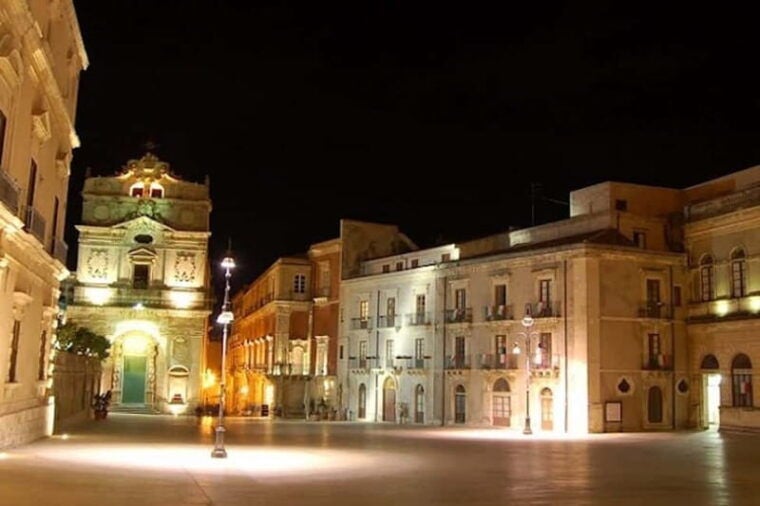 From Taormina: Syracuse Tour with lunch in Food Market - The Evening Walking Tour