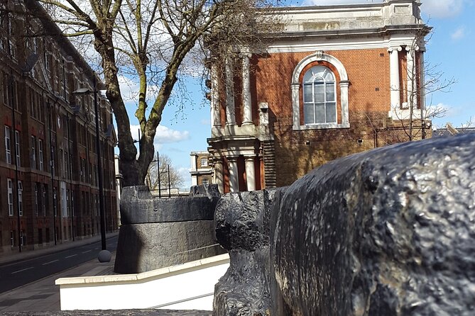 From the Battlefield to the Football Field: A Self-Guided Audio Tour of London - Common Questions