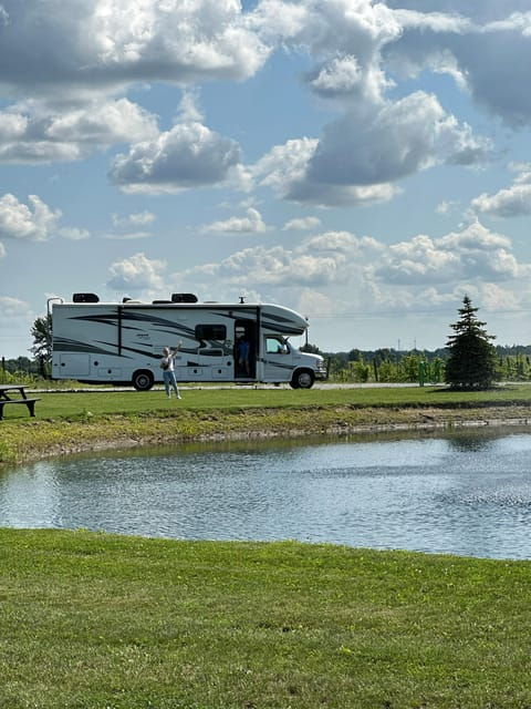 From Toronto: Thousand Islands RV - Motorhome Tour - Departure and Duration