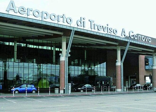 From Treviso Airport to Venice/P.le Roma - Vehicle Options