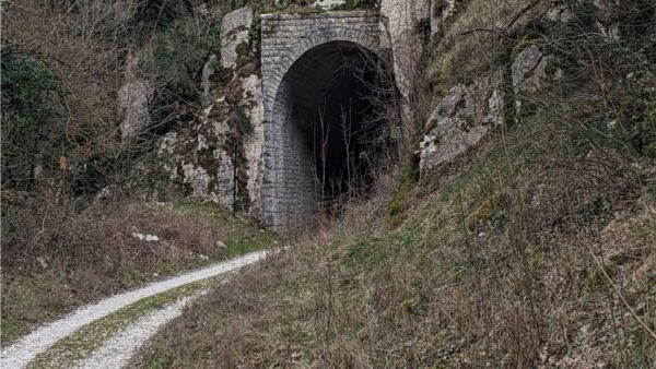 From Triponzo: Valnerina Tunnel and Mountain Hiking Tour - Additional Tips