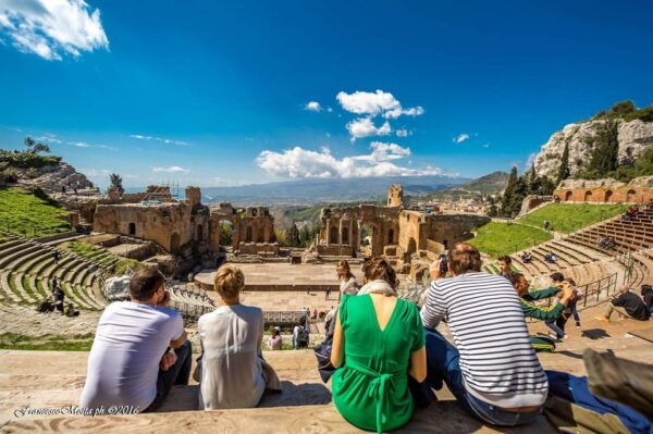 From Tropea: Guided Tour of Taormina - Local Attractions in Taormina
